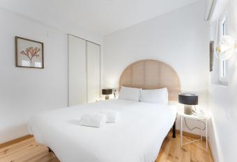 GuestReady - Vineyard House 1 has Balcony rooms