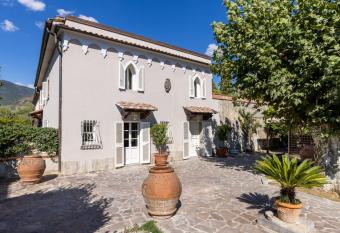 Ninfeo dell  Arancera allows 18 year olds to book a room