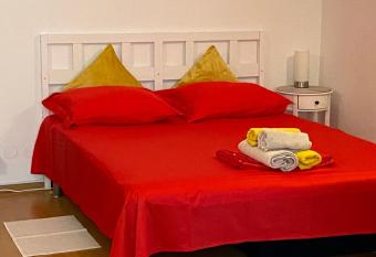 Apartament M3 Gorjului has rooms with a private hot tub