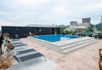 Le 908, suberbe condo neuf avec piscine has Balcony rooms
