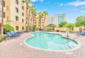 1BR with Two Queens - BBQ grill Pool & Hot Tub allows 18 year olds to book a room