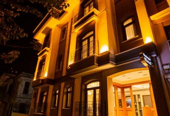 HaciBayramHotel allows 18 year olds to book a room