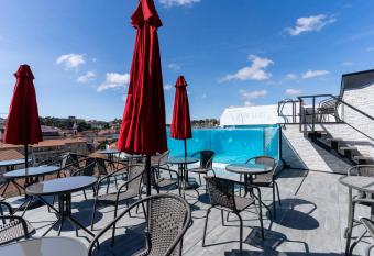 Dom Lu  s has Balcony rooms