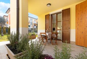 La Villa has Balcony rooms