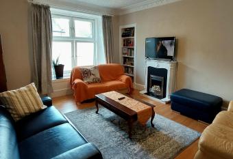 Eden Street Apartment next to Baxter Park allows 18 year olds to book a room