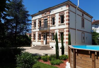 2 chambres ind  pendantes dans Maison de maitre has Balcony rooms