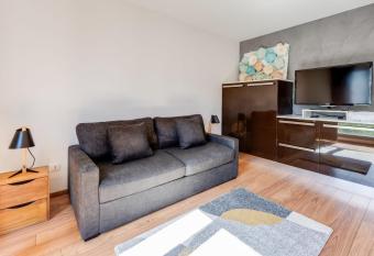Le Tizi - Beautiful apartment near the city center allows 18 year olds to book a room