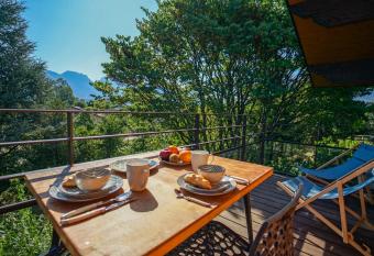 The Semnoz charming apartment for 3 people close to the lake! has Balcony rooms