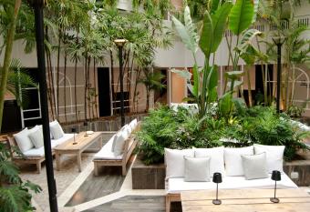 THE HOTEL allows 18 year olds to book a room