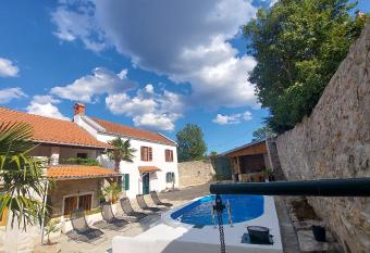 Lisko Vacation house has Balcony rooms