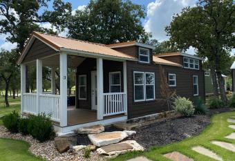 Cozy Tiny Home with Patio - 1 Mile to Town has Balcony rooms