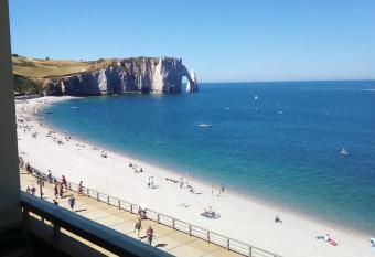 La croisi  re allows 18 year olds to book a room