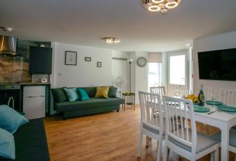 SEA La Vie allows 18 year olds to book a room