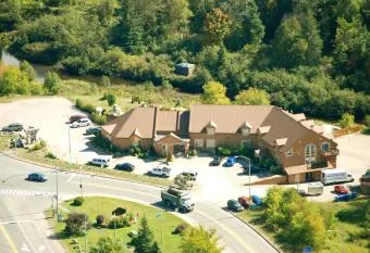 Forest bed and breakfast with river rest area has Balcony rooms