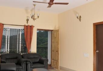 TempleVue 2BHK Family Homestay with Kitchen-OTT-Balcony with Beautiful Mountain View allows 18 year olds to book a room
