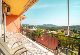 Magda s Apartment has Balcony rooms