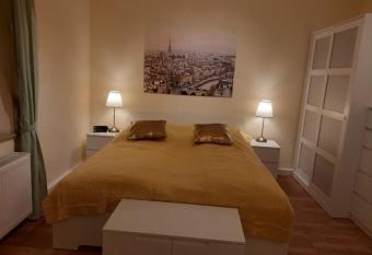 Roshiferienwohnung allows 18 year olds to book a room