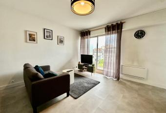 T1 aux pieds de la Gare B  n  dictins - DABNB has Balcony rooms