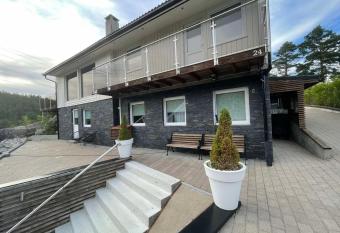 Hybel allows 18 year olds to book a room