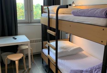 FeWo Hostel has Smoking rooms