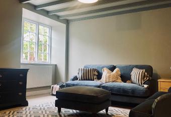 The Wheel Inn - Cottage has Balcony rooms