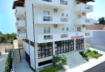 Vila Drini allows 18 year olds to book a room