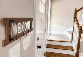 NEW Riverfront 3 Bedroom Cabin NEAR Jackson Lake has Balcony rooms