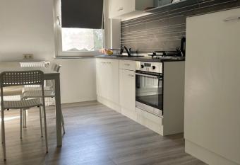 estrella24 LIVING ROOMS London allows 18 year olds to book a room