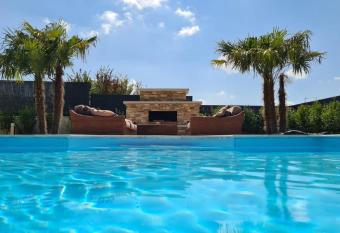 VILLA PARIS ORLY has Balcony rooms