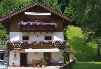 Haus Gandler has Balcony rooms