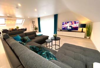 Auf der Alm 21 has rooms with a private hot tub