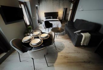 Casa de las L  as allows 18 year olds to book a room