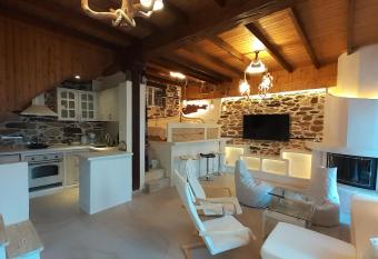 Relax Holistic House has Balcony rooms