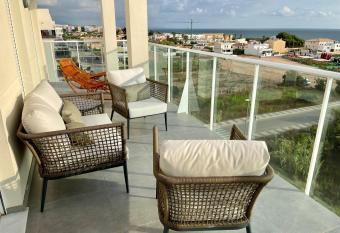 Beautiful penthouse with pool and wonderful beach view has Balcony rooms