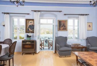 Captain Rizos House has Balcony rooms