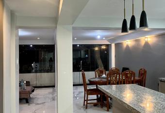 Slaviero Home II, Cuzco, Per   has rooms with a private hot tub