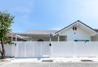 Ther house Banchang has Balcony rooms