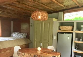 Acogedora caba  a en el bosque, Via La Calera has Balcony rooms