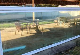 Casa de praia frente mar has rooms with a private hot tub