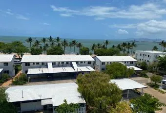 Lovely 3BR Holiday Home with Pool has Balcony rooms