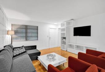 Biscayne deluxe unit 2br2bath free parking garden and BBQ has Balcony rooms