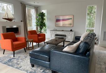 Entire Home Close To Boa Stadium & City has Balcony rooms