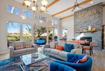 Adobe Hacienda Inn has rooms with a private hot tub