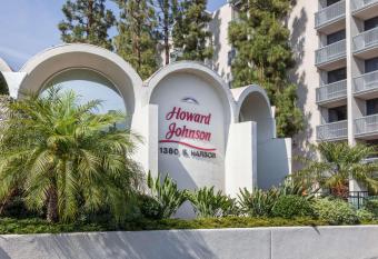 Howard Johnson by Wyndham Anaheim Hotel & Water Playground has Balcony rooms