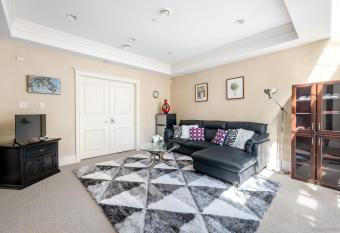 Cozy 3-bedroom home in Vancouver allows 18 year olds to book a room