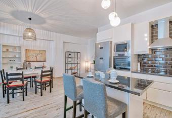 GARBIS HOUSE ( Antiparos Main Street ) allows 18 year olds to book a room