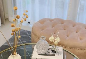 Tracy s Homestay Vinhomes Ocean Park 123 VN has rooms with a private hot tub