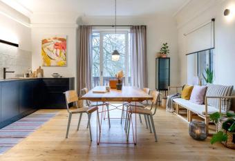 Design&Natur - hochwertige Ferienwohnung  has Balcony rooms