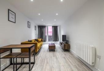 Remarkable 2-Bed Apartment in Camberley has Balcony rooms