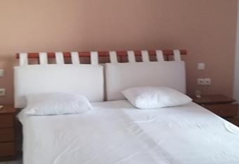 3 bedrooms house has Balcony rooms